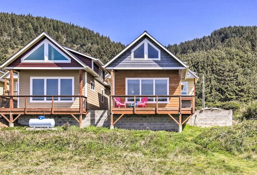Oceanfront Cottage W/deck & Secluded Beach Access!