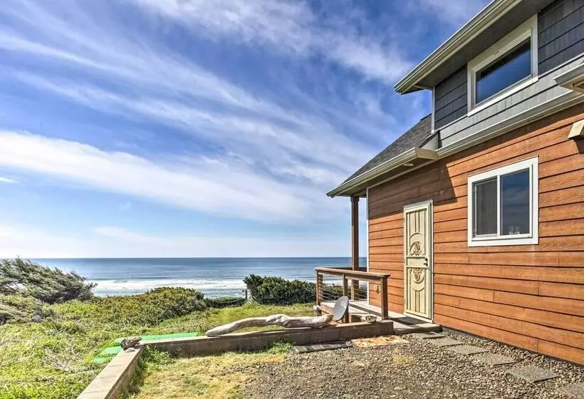 Oceanfront Cottage W/deck & Secluded Beach Access!