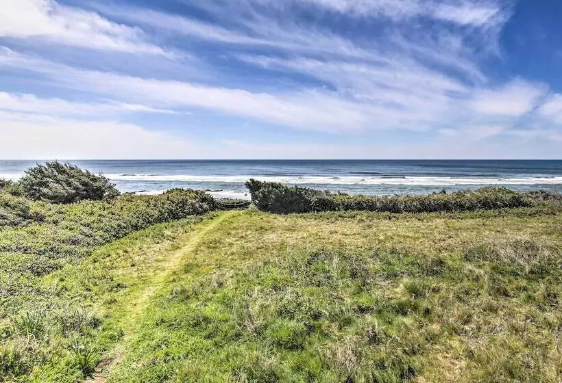 Oceanfront Cottage W/deck & Secluded Beach Access!