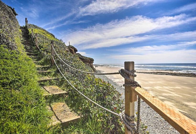 Oceanfront Cottage W/deck & Secluded Beach Access!