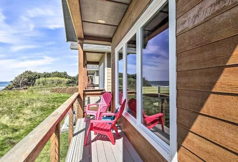 Oceanfront Cottage W/deck & Secluded Beach Access!