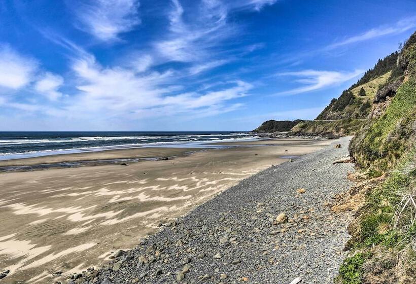 Oceanfront Cottage W/deck & Secluded Beach Access!
