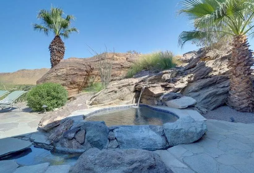 Palm Springs Retreat W/ Private Pool & Jacuzzi