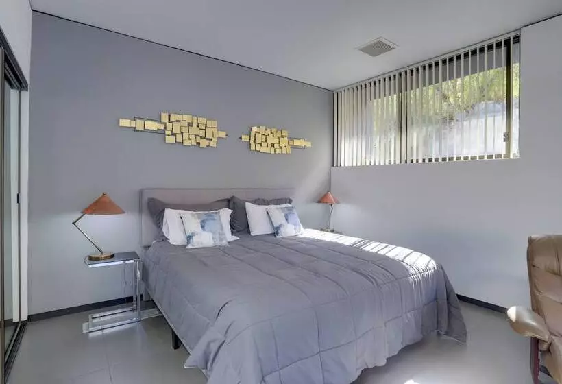 Palm Springs Retreat W/ Private Pool & Jacuzzi