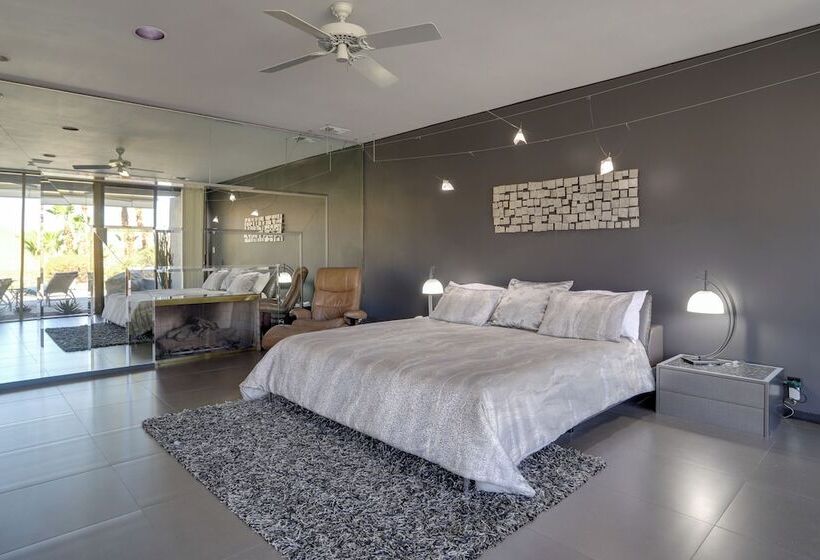 Palm Springs Retreat W/ Private Pool & Jacuzzi