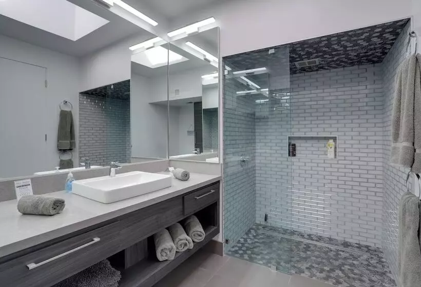 Palm Springs Retreat W/ Private Pool & Jacuzzi