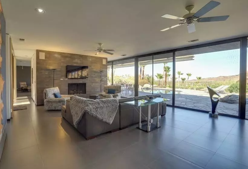 Palm Springs Retreat W/ Private Pool & Jacuzzi