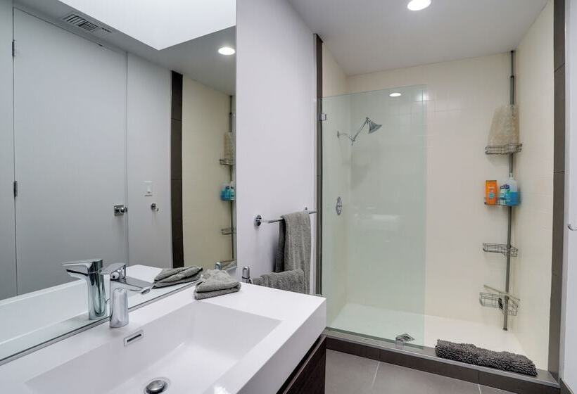 Palm Springs Retreat W/ Private Pool & Jacuzzi