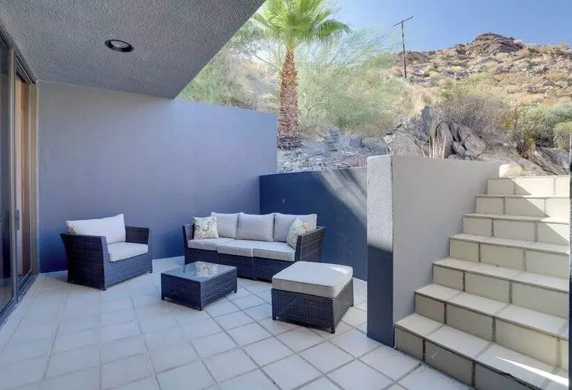 Palm Springs Retreat W/ Private Pool & Jacuzzi