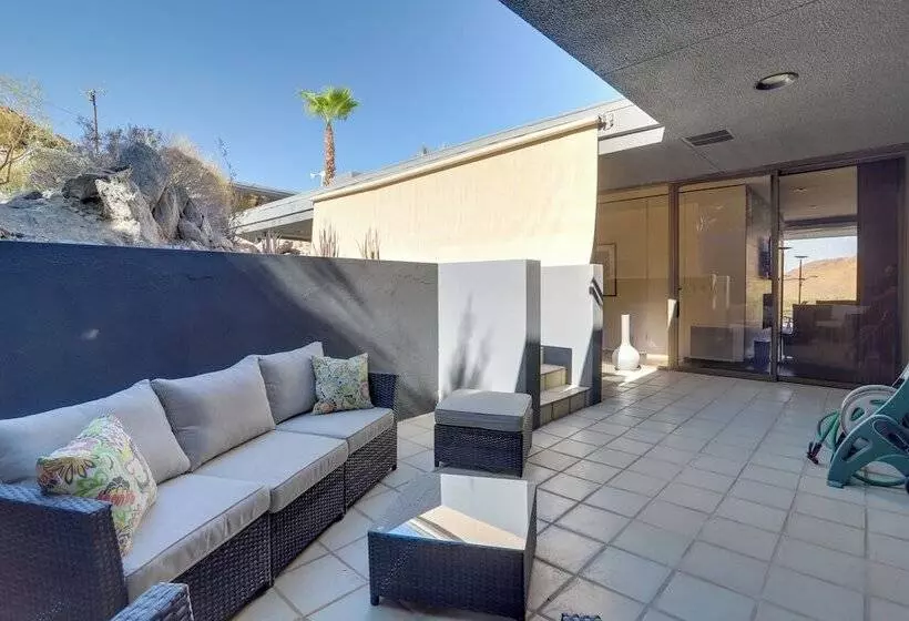 Palm Springs Retreat W/ Private Pool & Jacuzzi