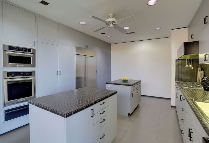 Palm Springs Retreat W/ Private Pool & Jacuzzi