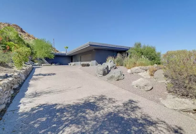 Palm Springs Retreat W/ Private Pool & Jacuzzi