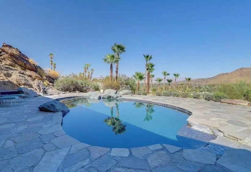 Palm Springs Retreat W/ Private Pool & Jacuzzi