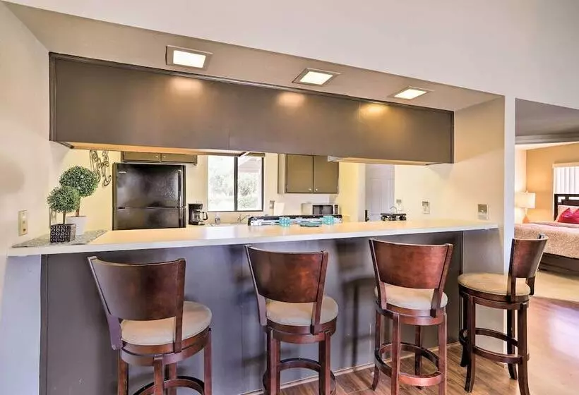 Palm Desert Home W/ Grill & Resort Amenities!