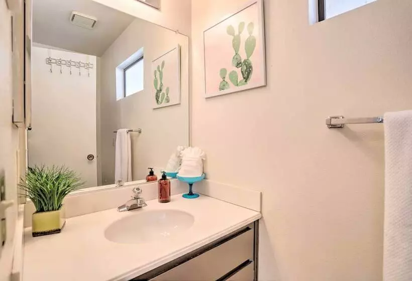 Palm Desert Home W/ Grill & Resort Amenities!