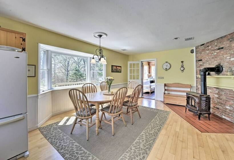 Peaceful Chilmark Farmhouse By Menemsha Beach