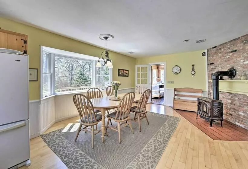 Peaceful Chilmark Farmhouse By Menemsha Beach