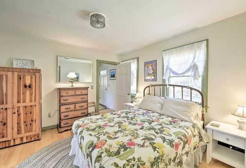 Peaceful Chilmark Farmhouse By Menemsha Beach