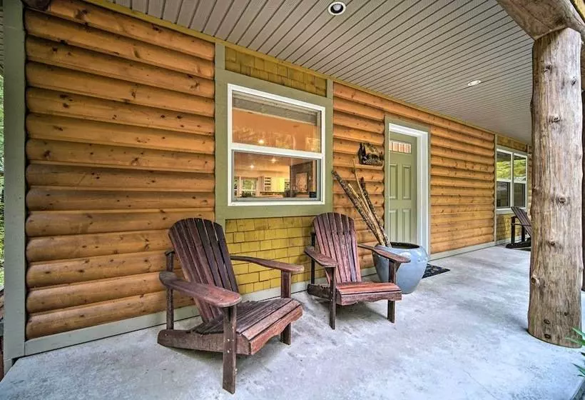 Peaceful Forest Retreat By Mt. Baker Slopes!