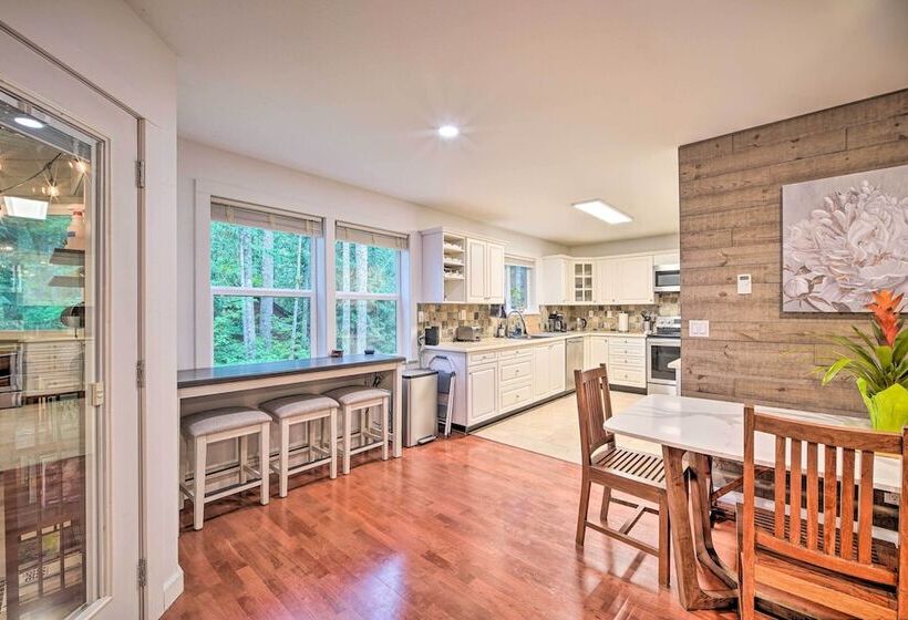 Peaceful Forest Retreat By Mt. Baker Slopes!