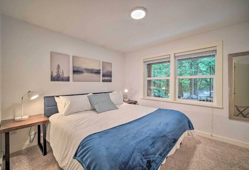 Peaceful Forest Retreat By Mt. Baker Slopes!