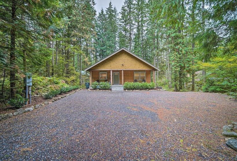 Peaceful Forest Retreat By Mt. Baker Slopes!