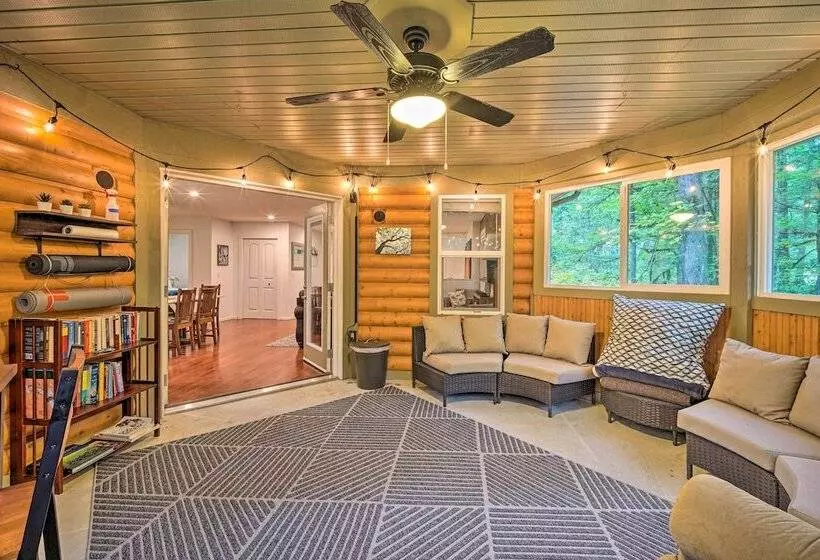 Peaceful Forest Retreat By Mt. Baker Slopes!