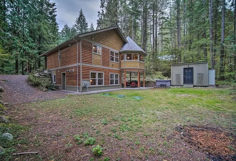 Peaceful Forest Retreat By Mt. Baker Slopes!