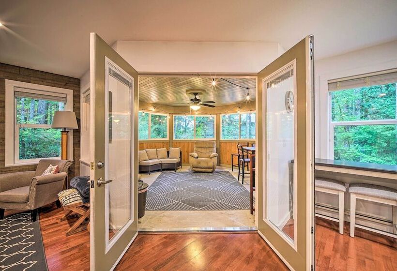 Peaceful Forest Retreat By Mt. Baker Slopes!