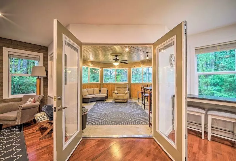 Peaceful Forest Retreat By Mt. Baker Slopes!