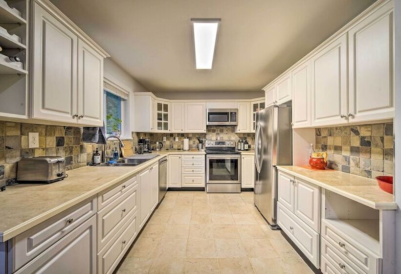 Peaceful Forest Retreat By Mt. Baker Slopes!