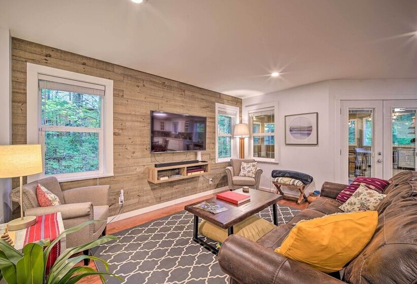 Peaceful Forest Retreat By Mt. Baker Slopes!