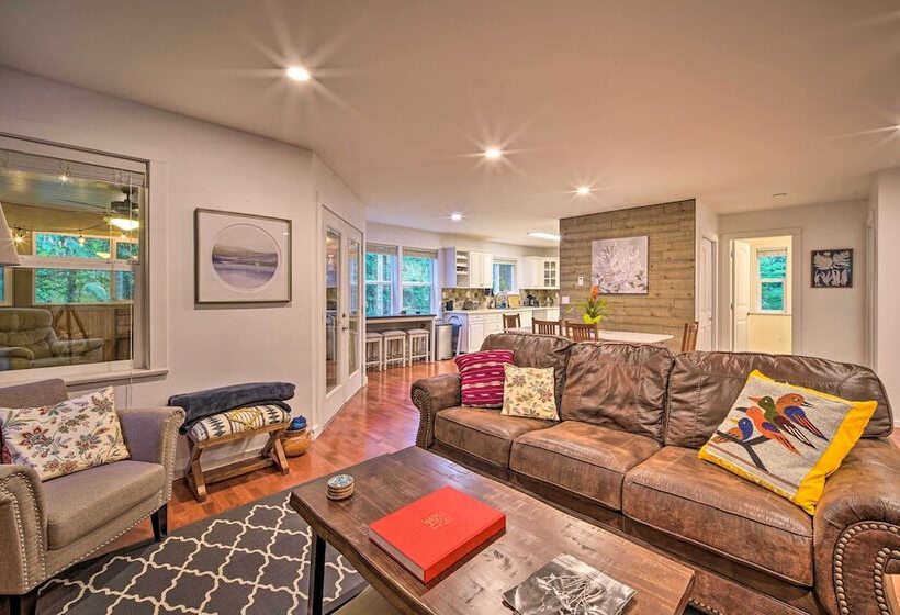 Peaceful Forest Retreat By Mt. Baker Slopes!