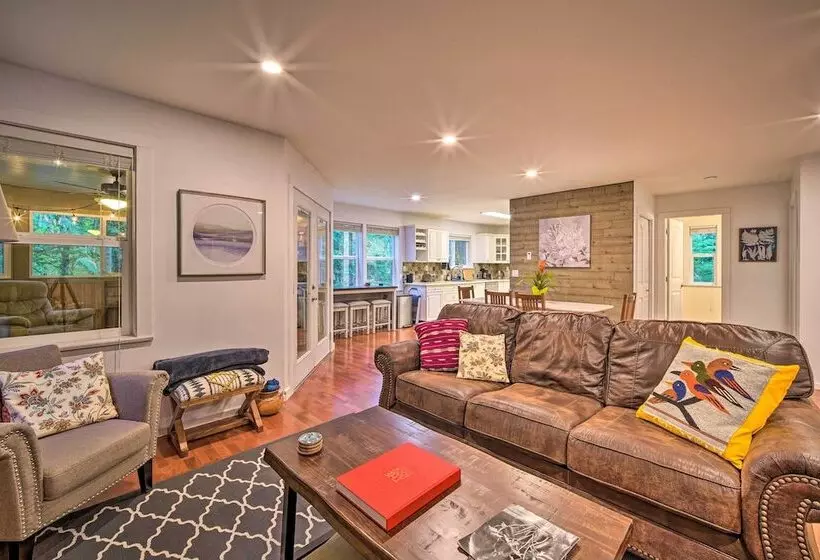 Peaceful Forest Retreat By Mt. Baker Slopes!