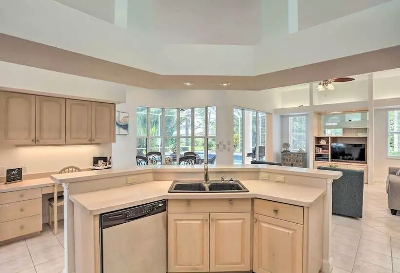 Private Pool & Hot Tub: Port St Lucie Escape