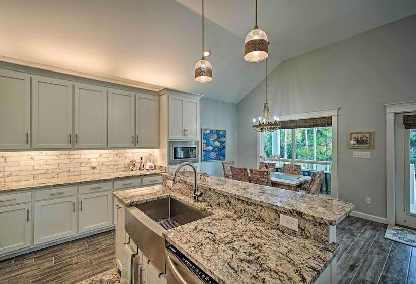 Quiet Fisherman S House W/ Hot Tub + Tropical Bar!