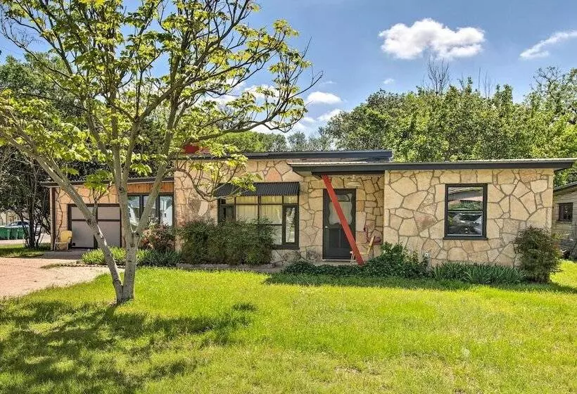 Remodeled Retro Home W/ Deck, Walk To Main Street!