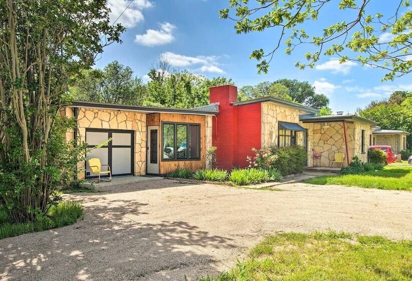 Remodeled Retro Home W/ Deck, Walk To Main Street!