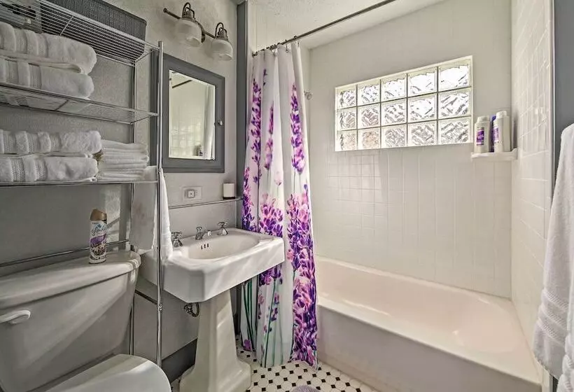 Remodeled Retro Home W/ Deck, Walk To Main Street!