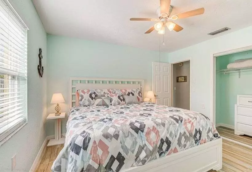 Riverfront Home With Private Dock, Fire Pit!