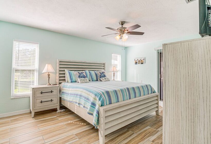 Riverfront Home With Private Dock, Fire Pit!