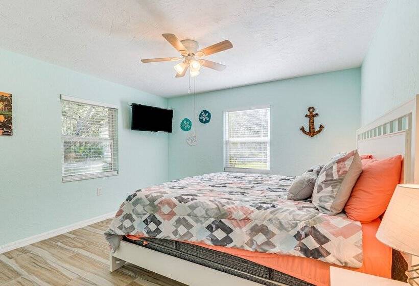 Riverfront Home With Private Dock, Fire Pit!