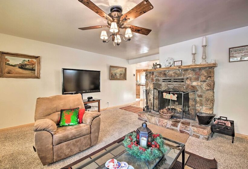 Walk To Lake: Rustic Home W/ Deck In Fawnskin