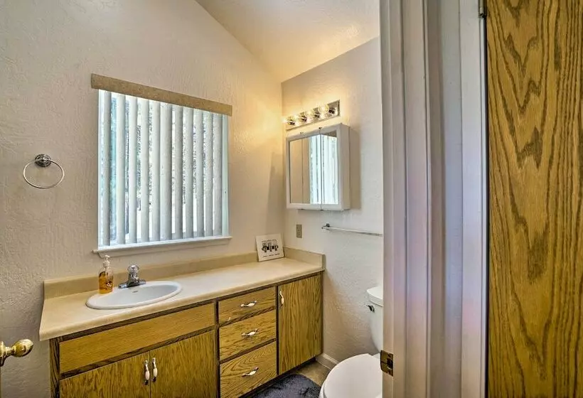 South Lake Tahoe Home W/ Deck: 4 Mi To Heavenly!