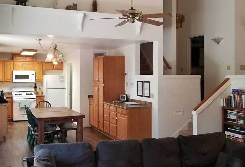 South Lake Tahoe Home W/ Deck: 4 Mi To Heavenly!