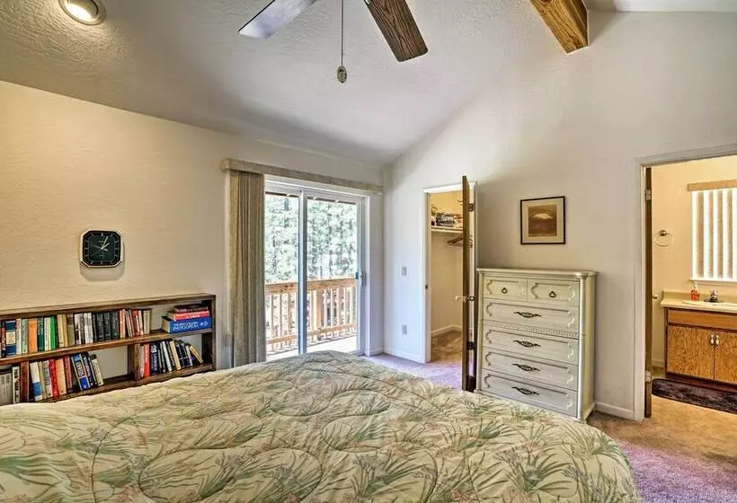 South Lake Tahoe Home W/ Deck: 4 Mi To Heavenly!