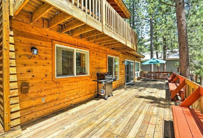 South Lake Tahoe Home W/ Deck: 4 Mi To Heavenly!