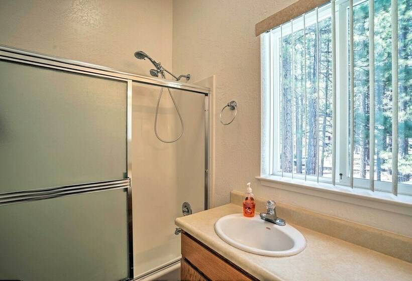 South Lake Tahoe Home W/ Deck: 4 Mi To Heavenly!