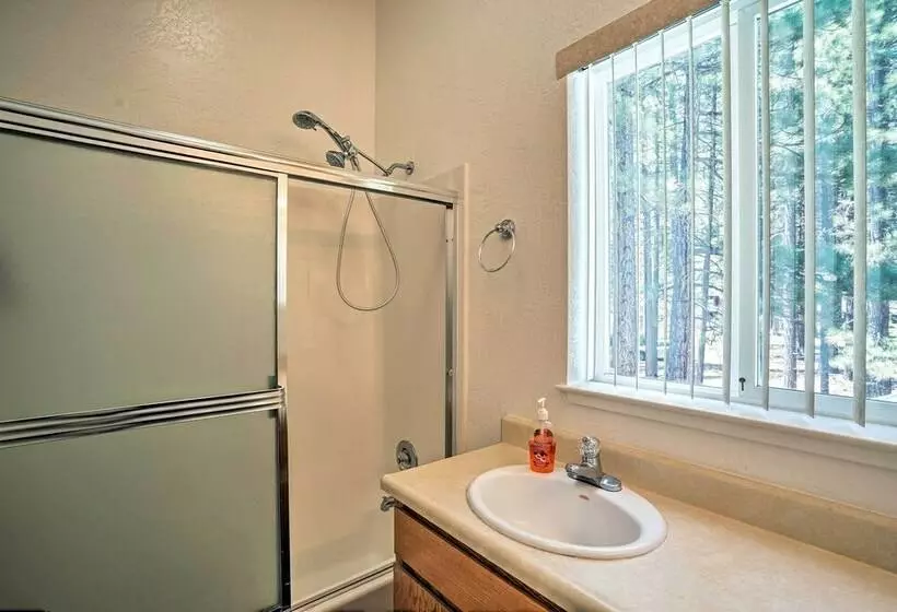 South Lake Tahoe Home W/ Deck: 4 Mi To Heavenly!