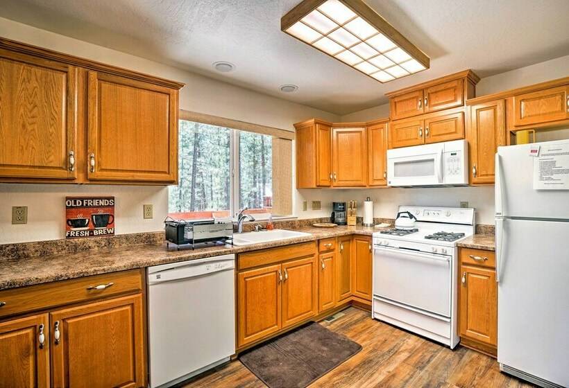 South Lake Tahoe Home W/ Deck: 4 Mi To Heavenly!